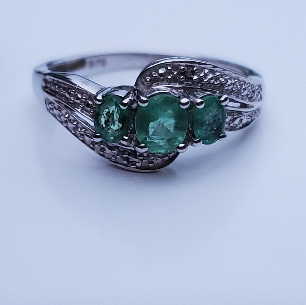 Kagem Emerald Ring
